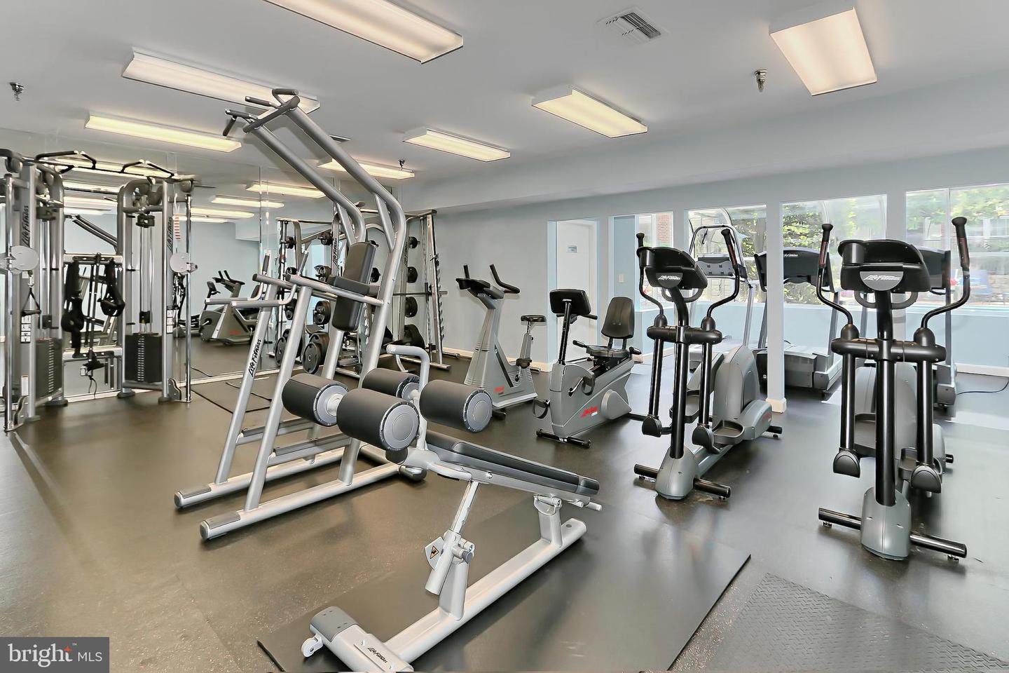 3307 WYNDHAM CIR #1164, ALEXANDRIA, Virginia 22302, 1 Bedroom Bedrooms, ,1 BathroomBathrooms,Residential,For sale,3307 WYNDHAM CIR #1164,VAAX2053750 MLS # VAAX2053750