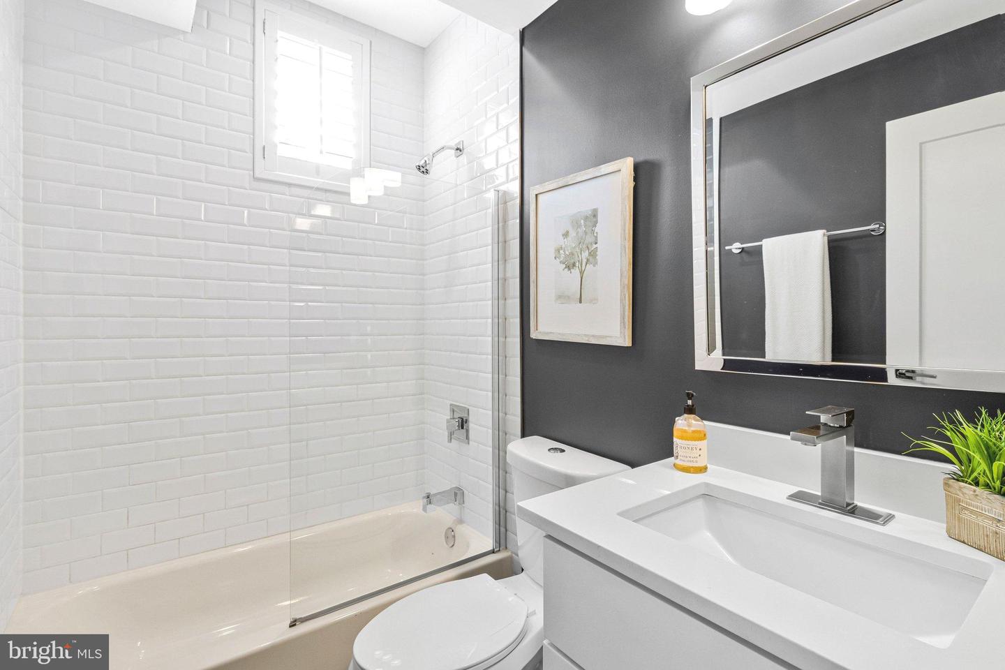 700 16TH ST NE #2, WASHINGTON, District Of Columbia 20002, 2 Bedrooms Bedrooms, ,1 BathroomBathrooms,Residential,For sale,700 16TH ST NE #2,DCDC2244418 MLS # DCDC2244418