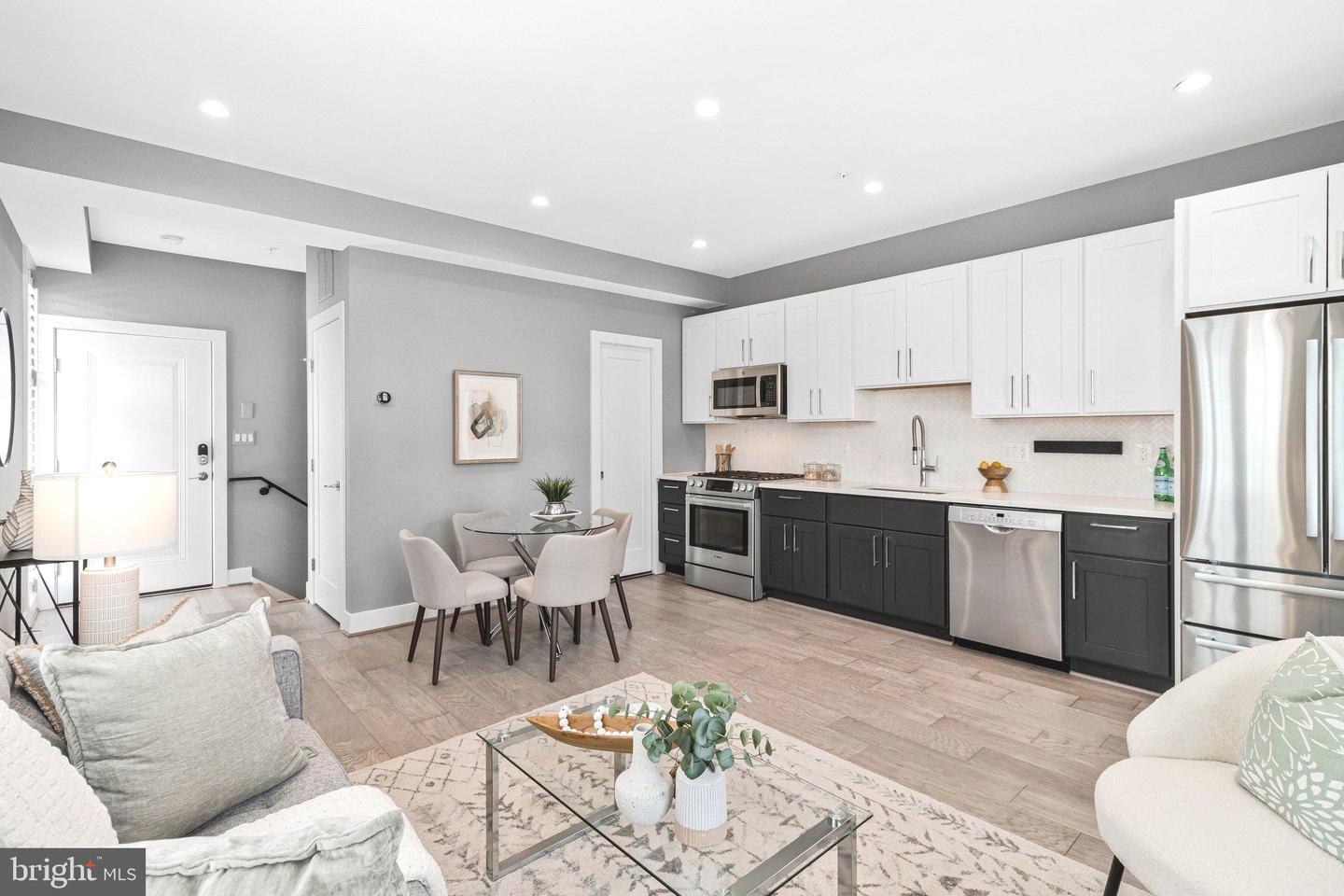 700 16TH ST NE #2, WASHINGTON, District Of Columbia 20002, 2 Bedrooms Bedrooms, ,1 BathroomBathrooms,Residential,For sale,700 16TH ST NE #2,DCDC2244418 MLS # DCDC2244418