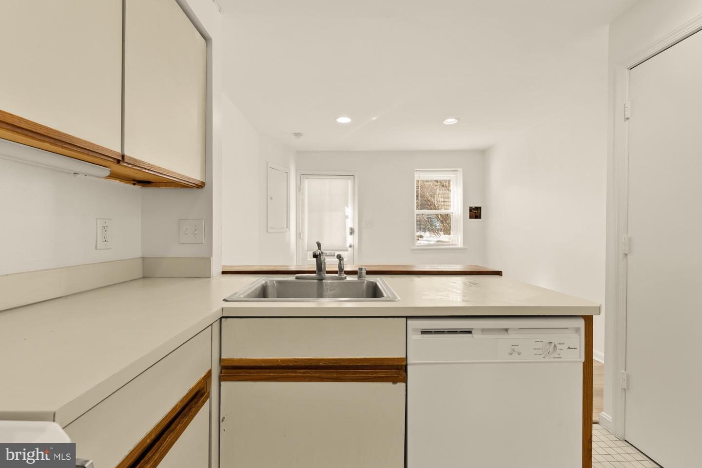 1905 17TH ST NW, WASHINGTON, District Of Columbia 20009, 3 Bedrooms Bedrooms, ,2 BathroomsBathrooms,Residential,For sale,1905 17TH ST NW,DCDC2244424 MLS # DCDC2244424