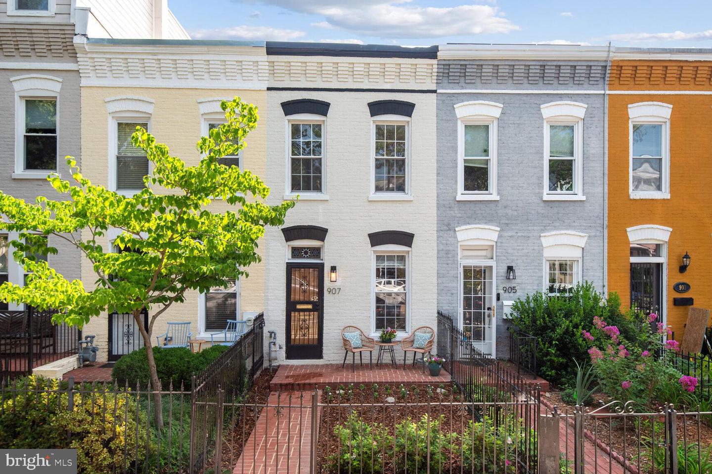 907 8TH ST NE, WASHINGTON, District Of Columbia 20002, 2 Bedrooms Bedrooms, ,2 BathroomsBathrooms,Residential,For sale,907 8TH ST NE,DCDC2244498 MLS # DCDC2244498