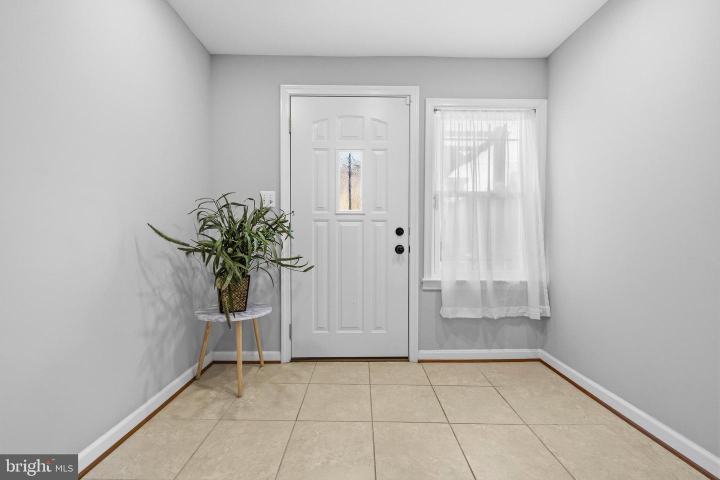 907 8TH ST NE, WASHINGTON, District Of Columbia 20002, 2 Bedrooms Bedrooms, ,2 BathroomsBathrooms,Residential,For sale,907 8TH ST NE,DCDC2244498 MLS # DCDC2244498