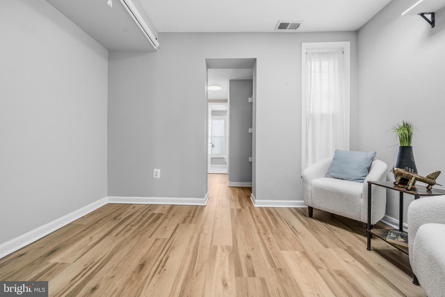 907 8TH ST NE, WASHINGTON, District Of Columbia 20002, 2 Bedrooms Bedrooms, ,2 BathroomsBathrooms,Residential,For sale,907 8TH ST NE,DCDC2244498 MLS # DCDC2244498