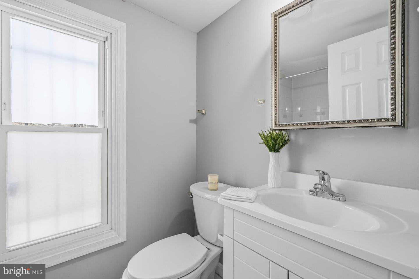 907 8TH ST NE, WASHINGTON, District Of Columbia 20002, 2 Bedrooms Bedrooms, ,2 BathroomsBathrooms,Residential,For sale,907 8TH ST NE,DCDC2244498 MLS # DCDC2244498