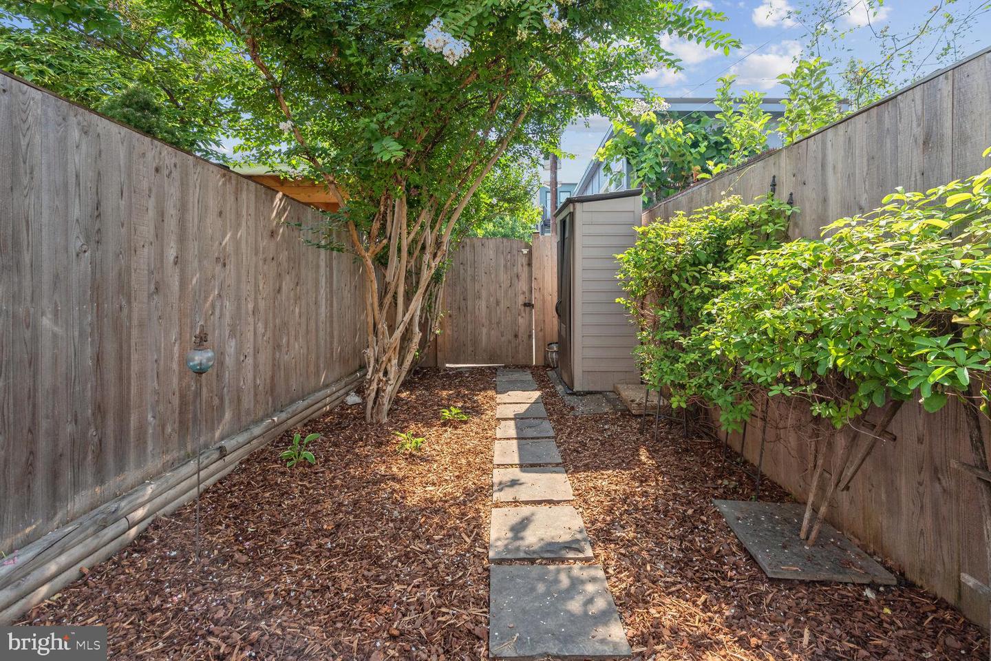 907 8TH ST NE, WASHINGTON, District Of Columbia 20002, 2 Bedrooms Bedrooms, ,2 BathroomsBathrooms,Residential,For sale,907 8TH ST NE,DCDC2244498 MLS # DCDC2244498