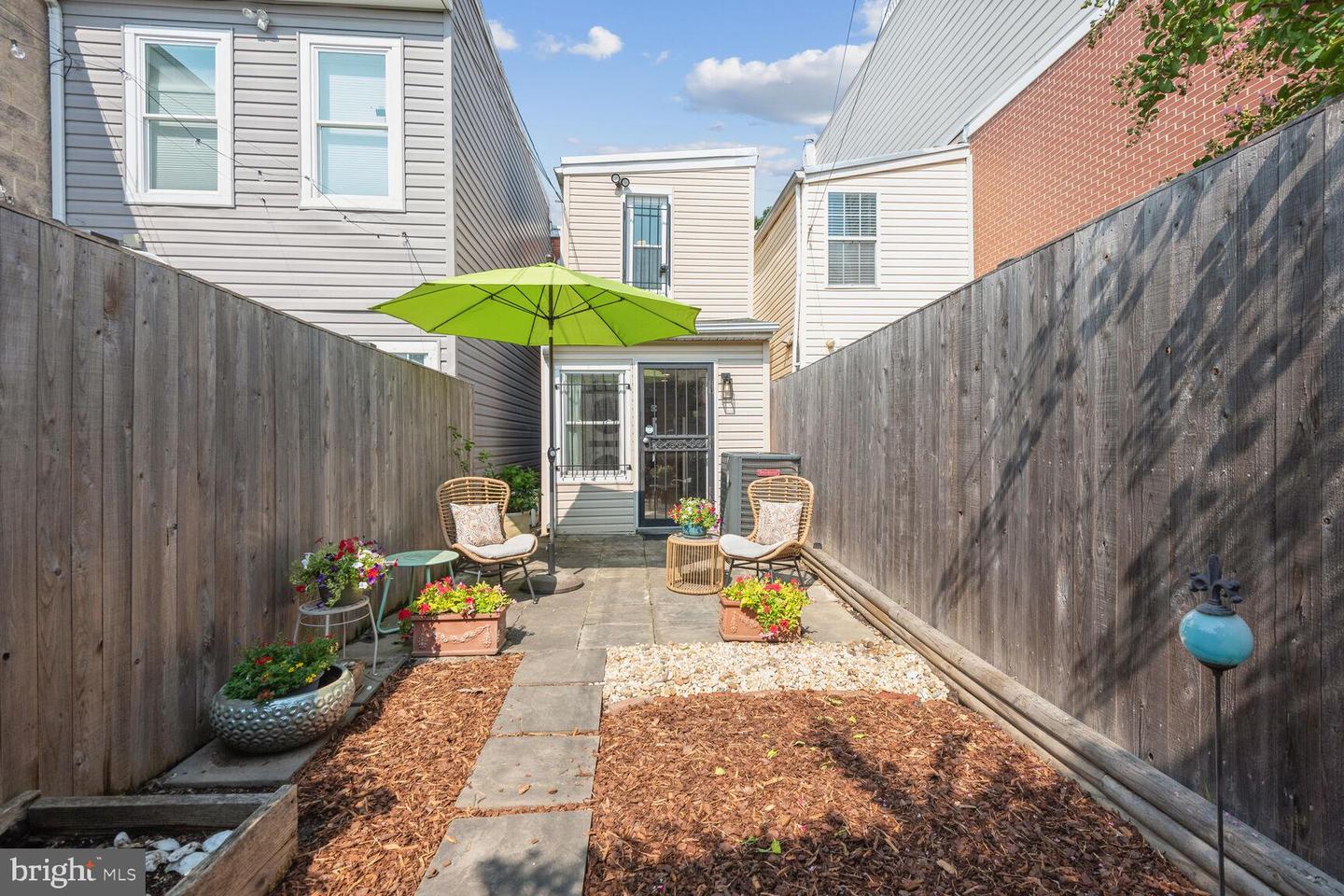 907 8TH ST NE, WASHINGTON, District Of Columbia 20002, 2 Bedrooms Bedrooms, ,2 BathroomsBathrooms,Residential,For sale,907 8TH ST NE,DCDC2244498 MLS # DCDC2244498