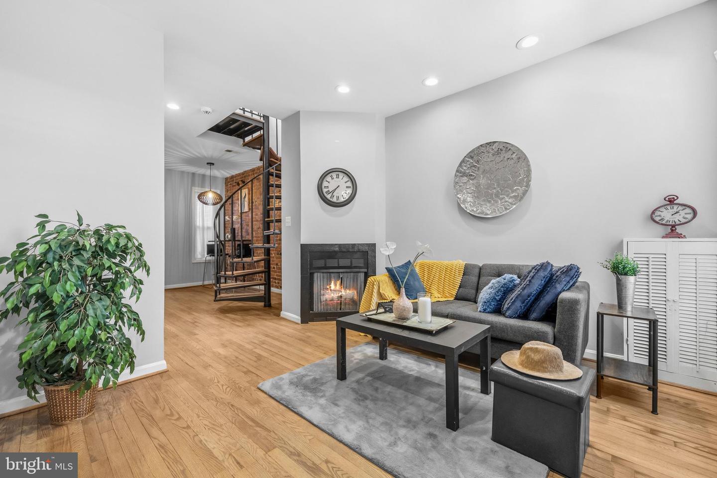 907 8TH ST NE, WASHINGTON, District Of Columbia 20002, 2 Bedrooms Bedrooms, ,2 BathroomsBathrooms,Residential,For sale,907 8TH ST NE,DCDC2244498 MLS # DCDC2244498