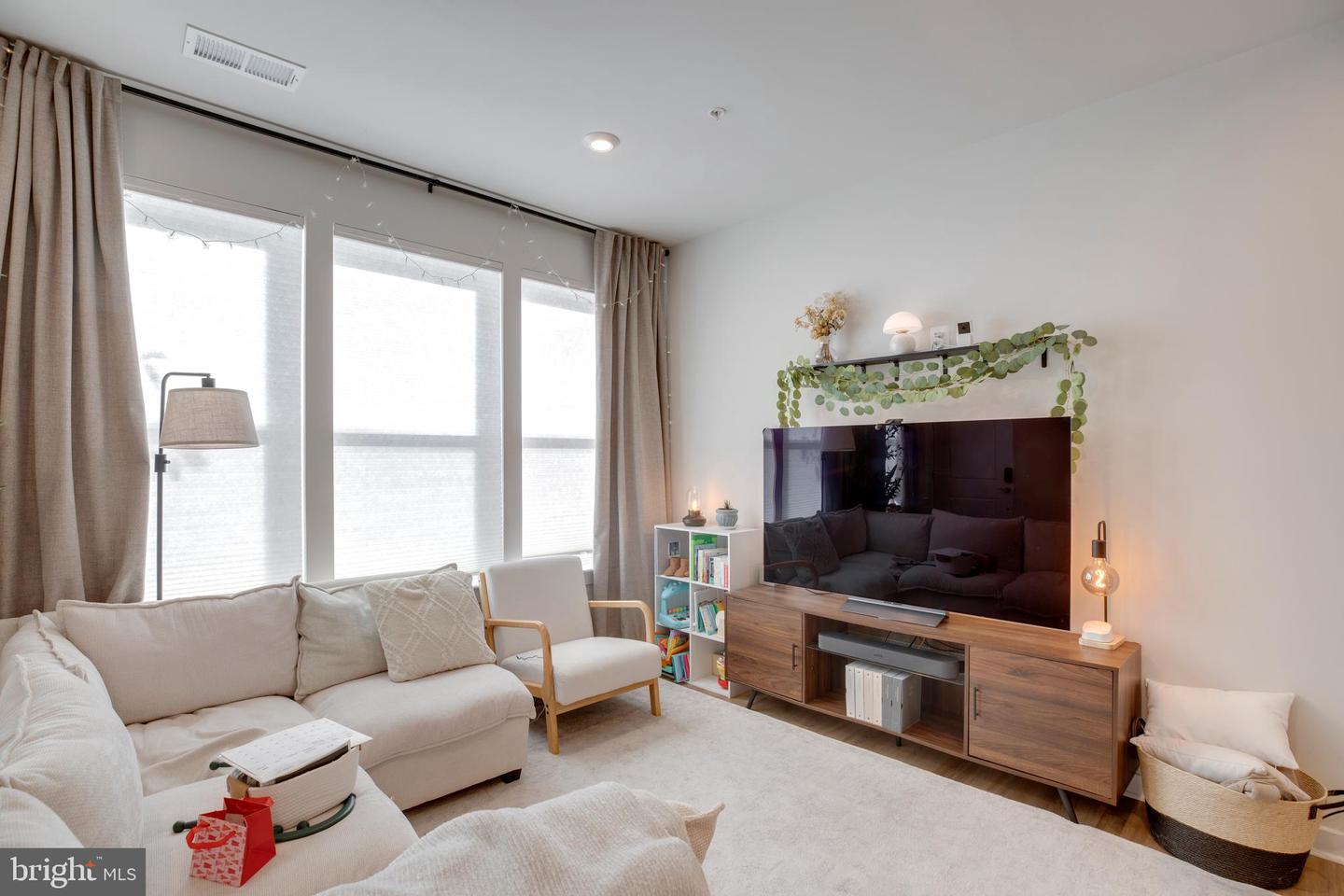 4614 OLIVINE DR #85, CHANTILLY, Virginia 20151, 3 Bedrooms Bedrooms, ,2 BathroomsBathrooms,Residential,For sale,4614 OLIVINE DR #85,VAFX2289272 MLS # VAFX2289272