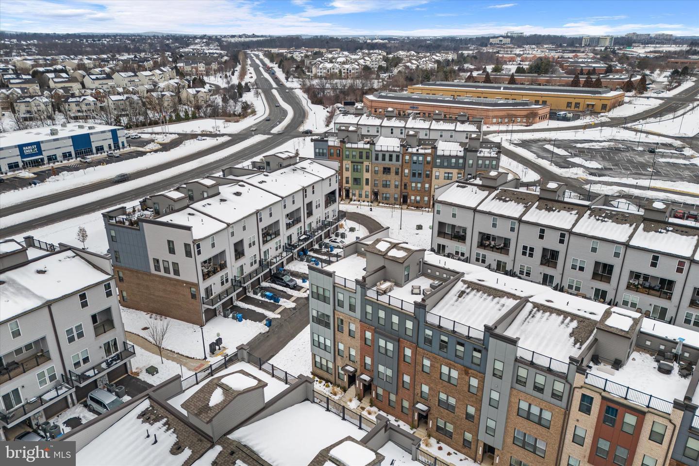 44481 WOLFHOUND SQ, ASHBURN, Virginia 20147, 3 Bedrooms Bedrooms, ,2 BathroomsBathrooms,Residential,For sale,44481 WOLFHOUND SQ,VALO2115346 MLS # VALO2115346