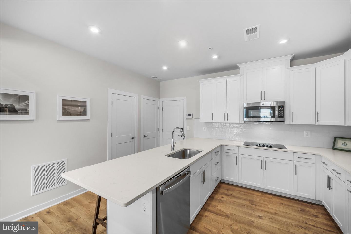 44481 WOLFHOUND SQ, ASHBURN, Virginia 20147, 3 Bedrooms Bedrooms, ,2 BathroomsBathrooms,Residential,For sale,44481 WOLFHOUND SQ,VALO2115346 MLS # VALO2115346