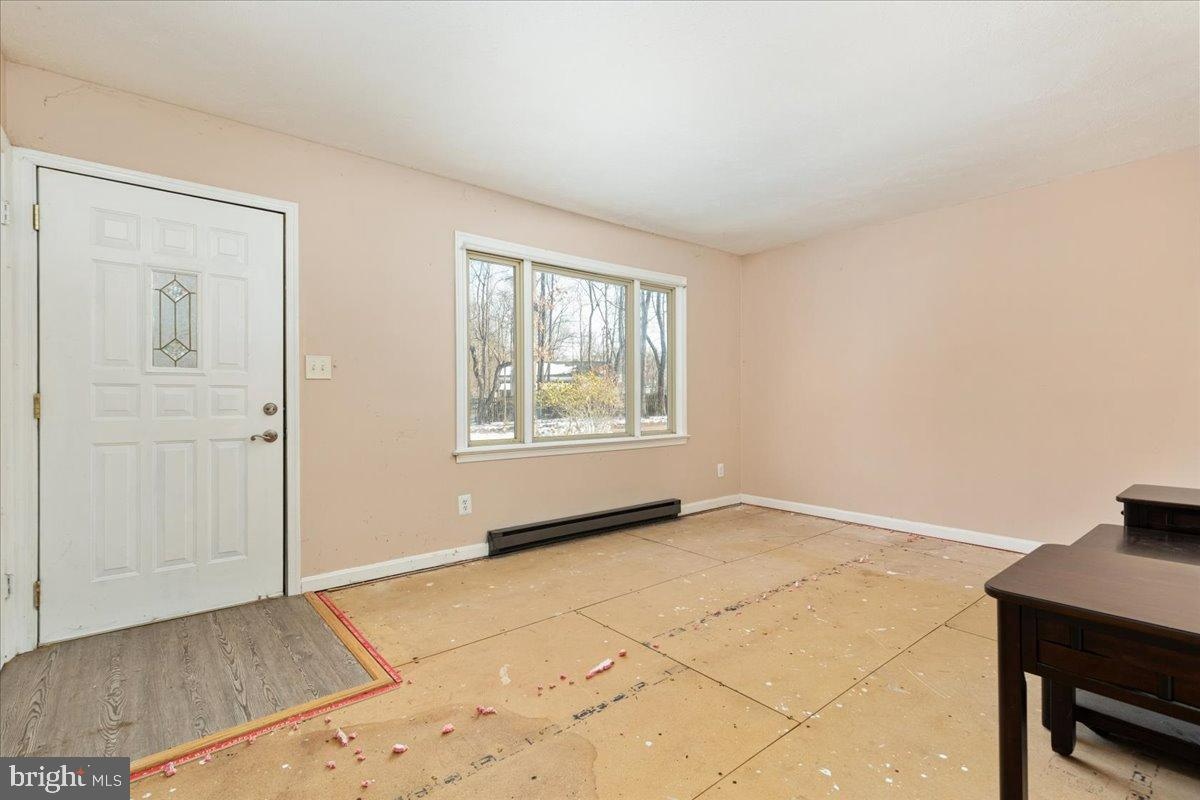 10090 TYLER LN, MIDLAND, Virginia 22728, 3 Bedrooms Bedrooms, 7 Rooms Rooms,1 BathroomBathrooms,Residential,For sale,10090 TYLER LN,VAFQ2020450 MLS # VAFQ2020450