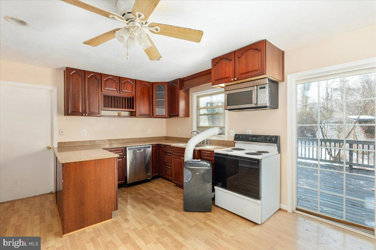 10090 TYLER LN, MIDLAND, Virginia 22728, 3 Bedrooms Bedrooms, 7 Rooms Rooms,1 BathroomBathrooms,Residential,For sale,10090 TYLER LN,VAFQ2020450 MLS # VAFQ2020450