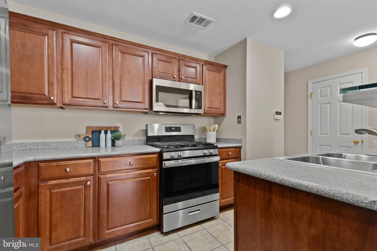 5105 DONOVAN DR, ALEXANDRIA, Virginia 22304, 2 Bedrooms Bedrooms, ,2 BathroomsBathrooms,Residential,For sale,5105 DONOVAN DR,VAAX2053894 MLS # VAAX2053894 5105 DONOVAN DR, ALEXANDRIA, Virginia 22304, 2 Bedrooms Bedrooms, ,2 BathroomsBathrooms,Residential,For sale,5105 DONOVAN DR,VAAX2053894 MLS # VAAX2053894
