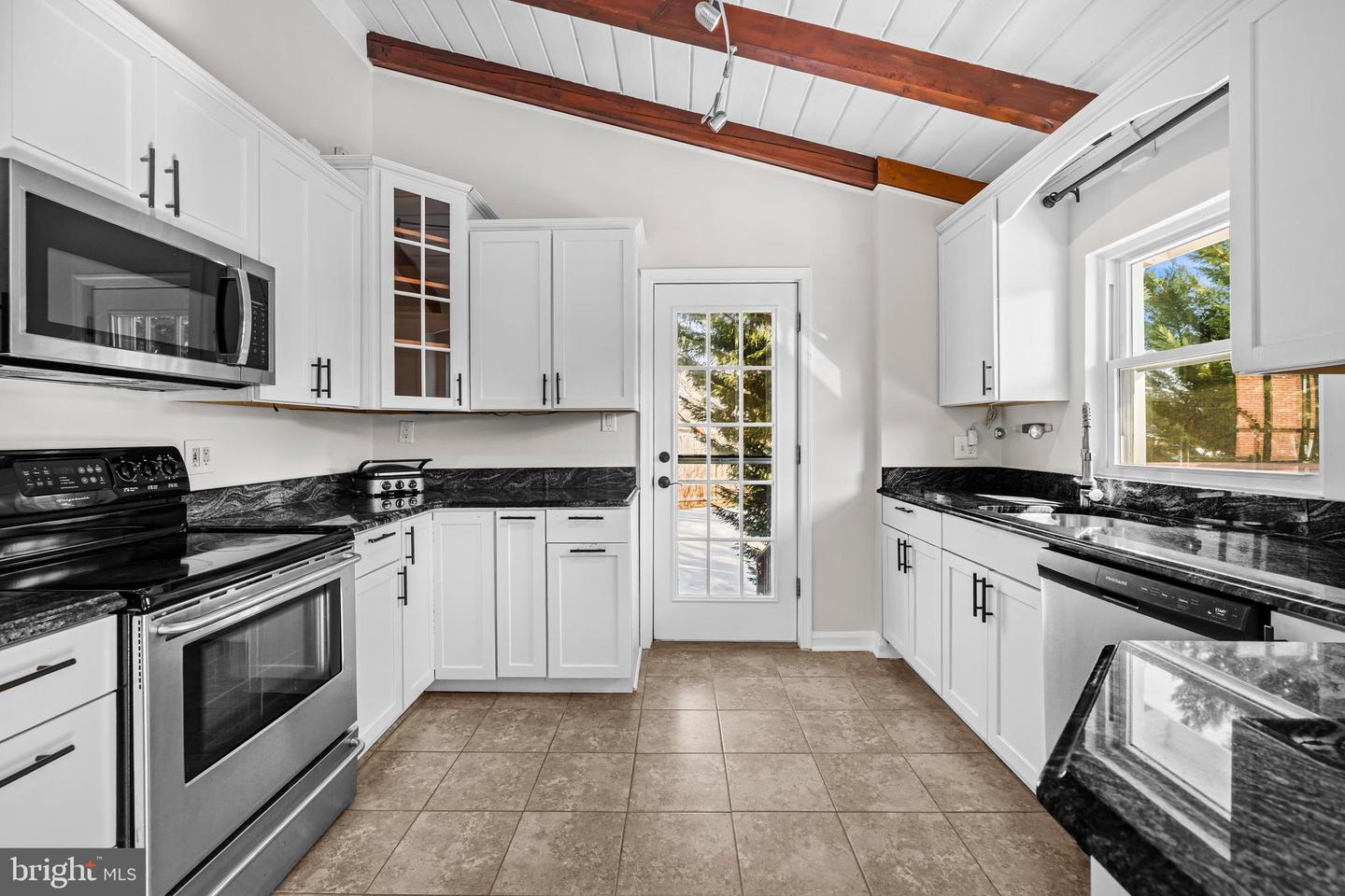 6813 DERRELL CT, ALEXANDRIA, Virginia 22307, 3 Bedrooms Bedrooms, 8 Rooms Rooms,3 BathroomsBathrooms,Residential,For sale,6813 DERRELL CT,VAFX2289498 MLS # VAFX2289498