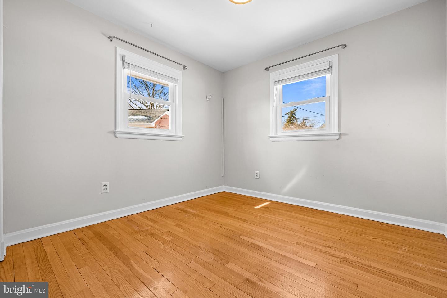 6813 DERRELL CT, ALEXANDRIA, Virginia 22307, 3 Bedrooms Bedrooms, 8 Rooms Rooms,3 BathroomsBathrooms,Residential,For sale,6813 DERRELL CT,VAFX2289498 MLS # VAFX2289498