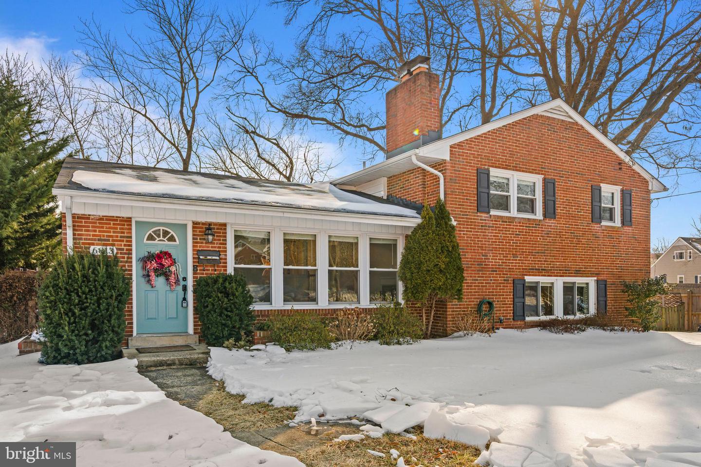 6813 DERRELL CT, ALEXANDRIA, Virginia 22307, 3 Bedrooms Bedrooms, 8 Rooms Rooms,3 BathroomsBathrooms,Residential,For sale,6813 DERRELL CT,VAFX2289498 MLS # VAFX2289498