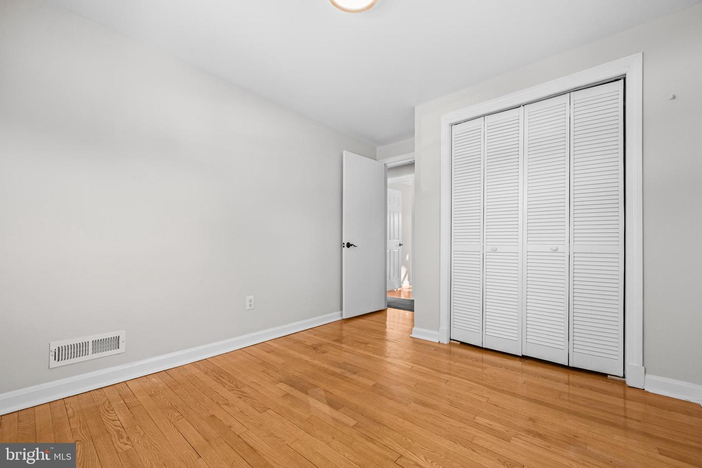 6813 DERRELL CT, ALEXANDRIA, Virginia 22307, 3 Bedrooms Bedrooms, 8 Rooms Rooms,3 BathroomsBathrooms,Residential,For sale,6813 DERRELL CT,VAFX2289498 MLS # VAFX2289498