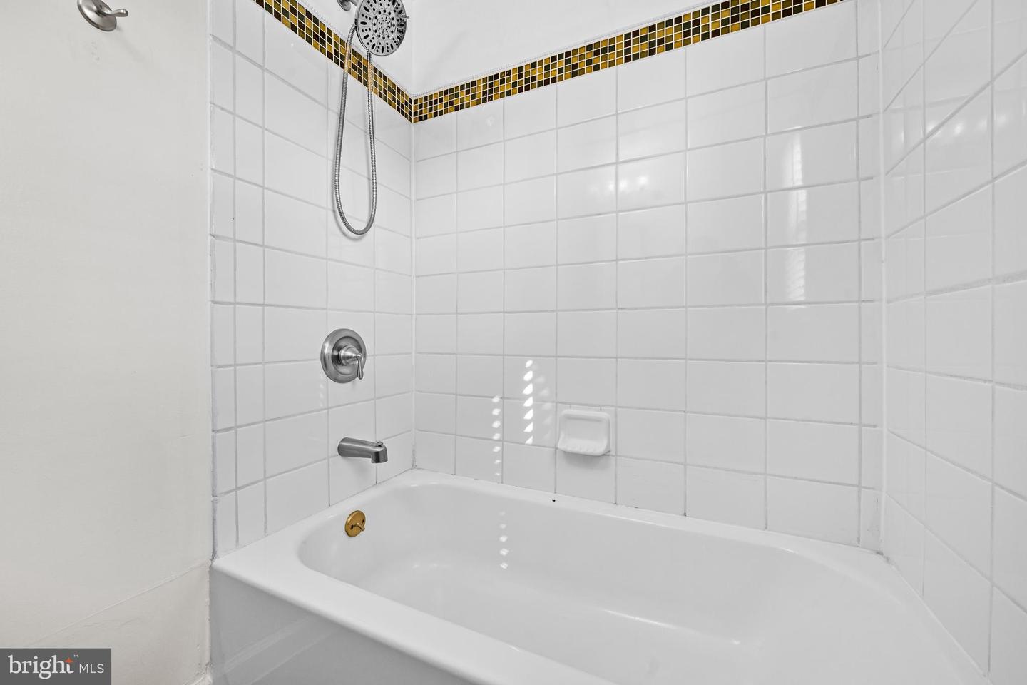 6813 DERRELL CT, ALEXANDRIA, Virginia 22307, 3 Bedrooms Bedrooms, 8 Rooms Rooms,3 BathroomsBathrooms,Residential,For sale,6813 DERRELL CT,VAFX2289498 MLS # VAFX2289498