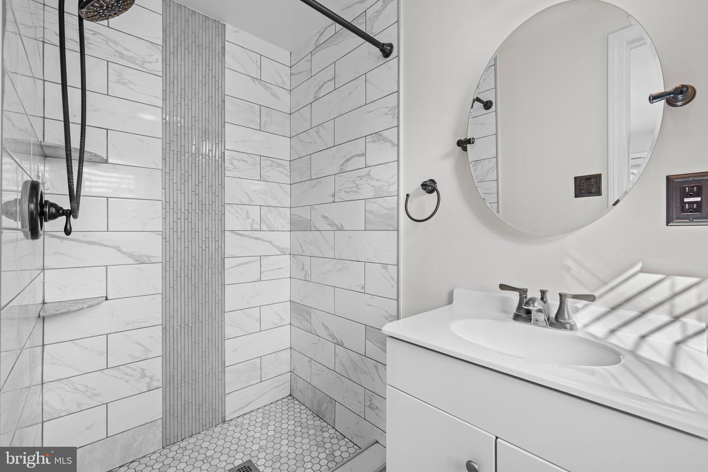 6813 DERRELL CT, ALEXANDRIA, Virginia 22307, 3 Bedrooms Bedrooms, 8 Rooms Rooms,3 BathroomsBathrooms,Residential,For sale,6813 DERRELL CT,VAFX2289498 MLS # VAFX2289498