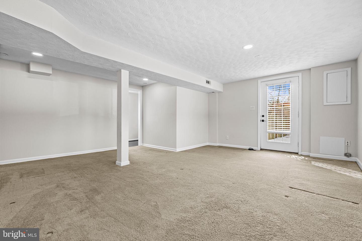 6813 DERRELL CT, ALEXANDRIA, Virginia 22307, 3 Bedrooms Bedrooms, 8 Rooms Rooms,3 BathroomsBathrooms,Residential,For sale,6813 DERRELL CT,VAFX2289498 MLS # VAFX2289498