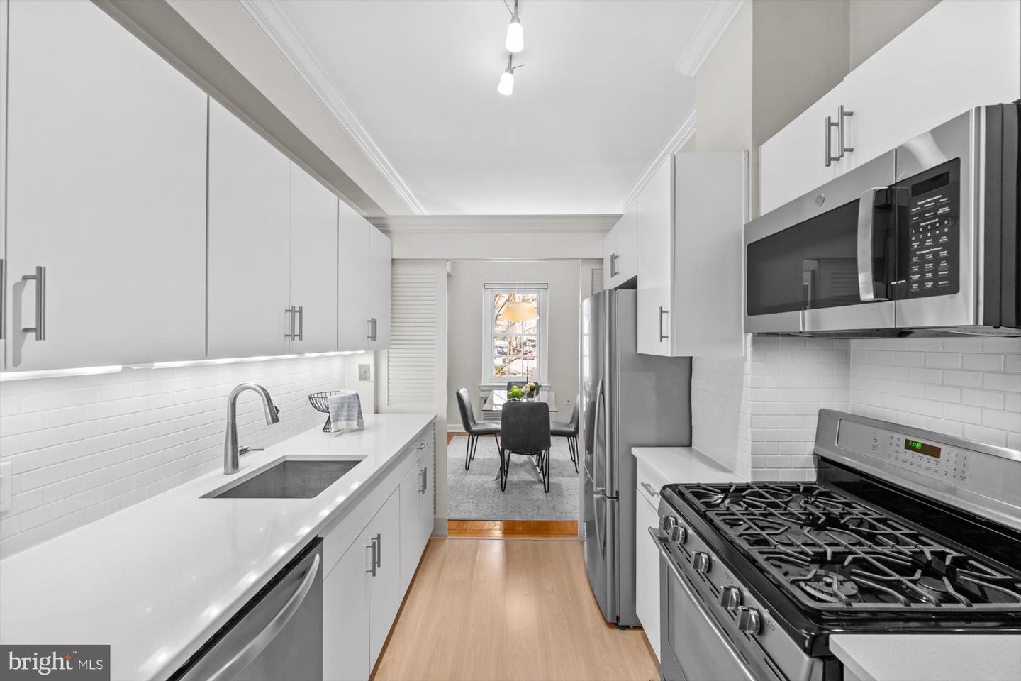 4700 CONNECTICUT AVE NW #206, WASHINGTON, District Of Columbia 20008, 2 Bedrooms Bedrooms, 5 Rooms Rooms,1 BathroomBathrooms,Residential,For sale,4700 CONNECTICUT AVE NW #206,DCDC2245064 MLS # DCDC2245064