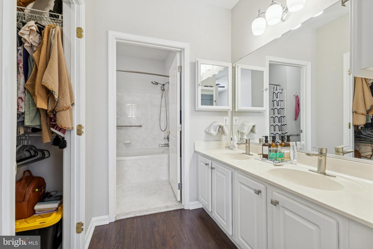 43302 MARYMOUNT TER #203, ASHBURN, Virginia 20147, 2 Bedrooms Bedrooms, 6 Rooms Rooms,2 BathroomsBathrooms,Residential,For sale,43302 MARYMOUNT TER #203,VALO2115422 MLS # VALO2115422