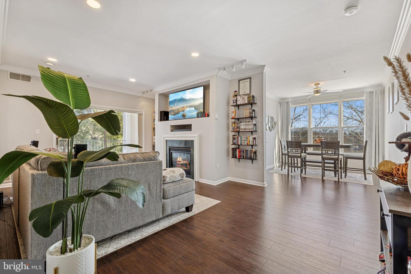 43302 MARYMOUNT TER #203, ASHBURN, Virginia 20147, 2 Bedrooms Bedrooms, 6 Rooms Rooms,2 BathroomsBathrooms,Residential,For sale,43302 MARYMOUNT TER #203,VALO2115422 MLS # VALO2115422