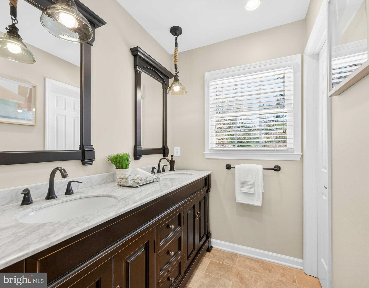 3005 ROBIN RIDGE CT, FAIRFAX, Virginia 22031, 3 Bedrooms Bedrooms, ,3 BathroomsBathrooms,Residential,For sale,3005 ROBIN RIDGE CT,VAFX2290110 MLS # VAFX2290110 3005 ROBIN RIDGE CT, FAIRFAX, Virginia 22031, 3 Bedrooms Bedrooms, ,3 BathroomsBathrooms,Residential,For sale,3005 ROBIN RIDGE CT,VAFX2290110 MLS # VAFX2290110