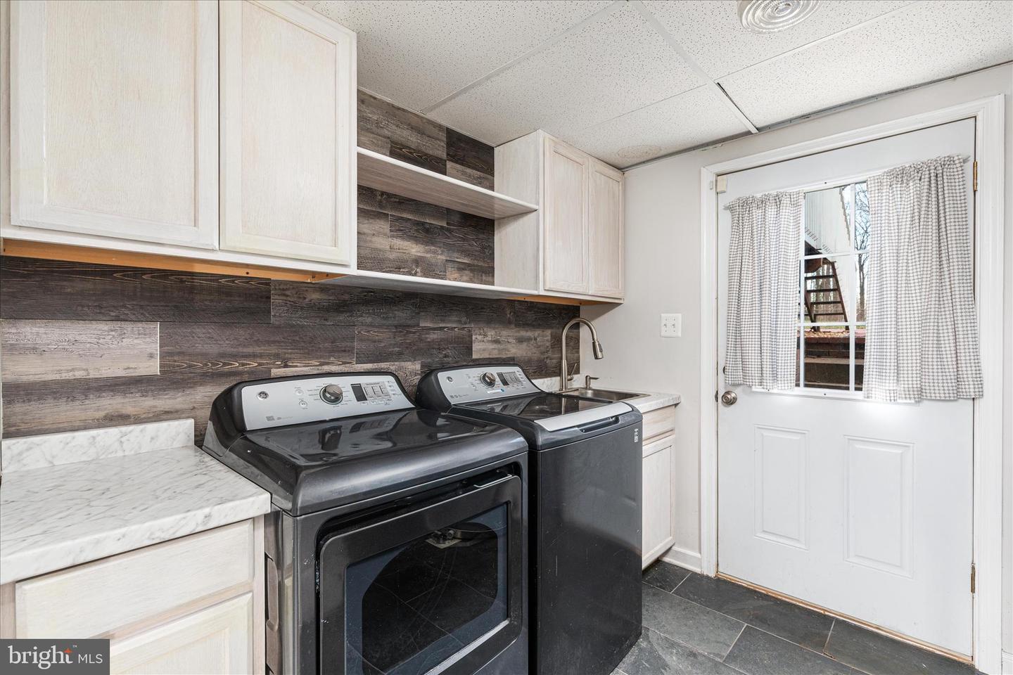 4509 MARTINWOOD DR, HAYMARKET, Virginia 20169, 4 Bedrooms Bedrooms, 13 Rooms Rooms,3 BathroomsBathrooms,Residential,For sale,4509 MARTINWOOD DR,VAPW2112246 MLS # VAPW2112246