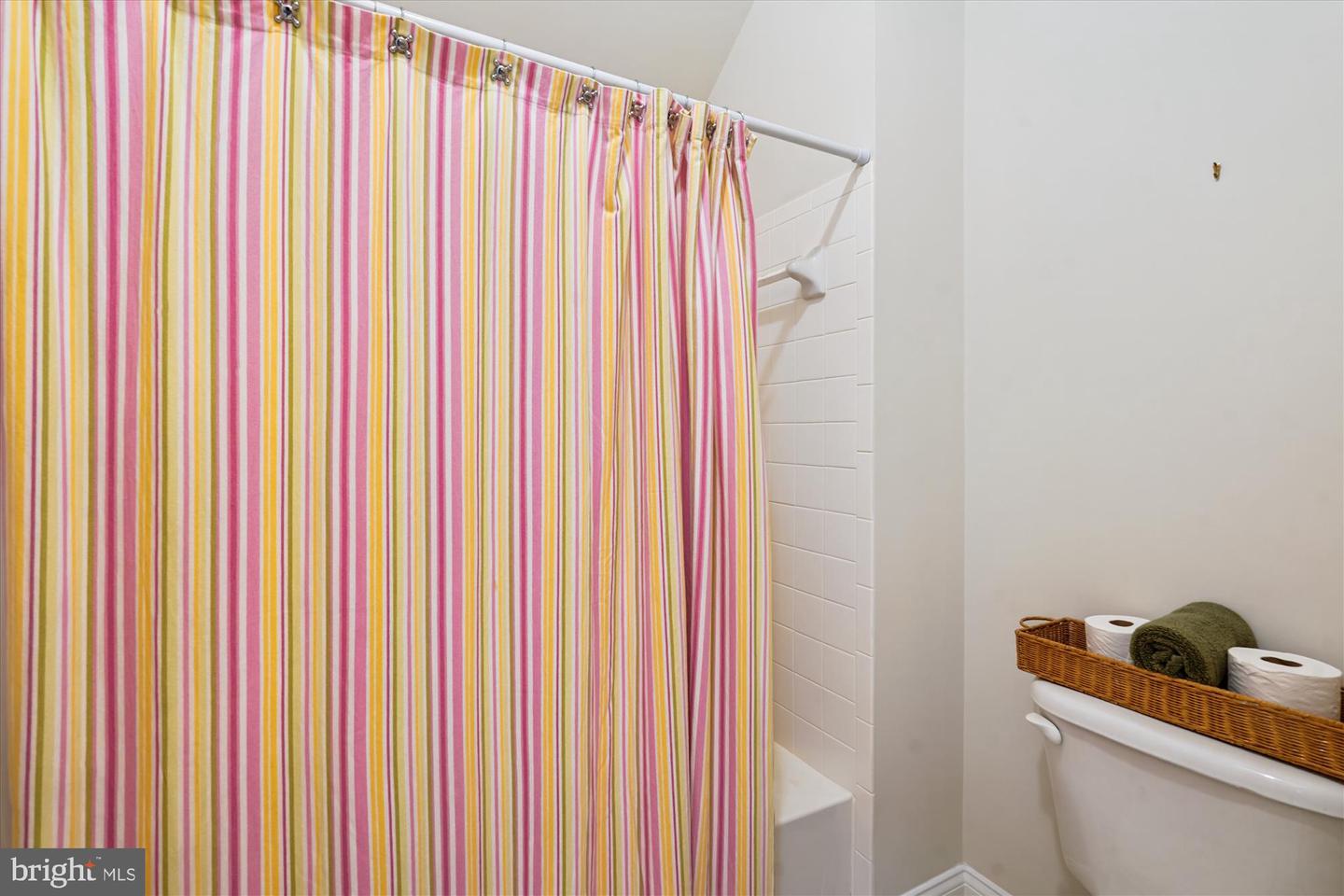 6975 IDYLWOOD RD, FALLS CHURCH, Virginia 22043, 5 Bedrooms Bedrooms, ,4 BathroomsBathrooms,Residential,For sale,6975 IDYLWOOD RD,VAFX2290330 MLS # VAFX2290330