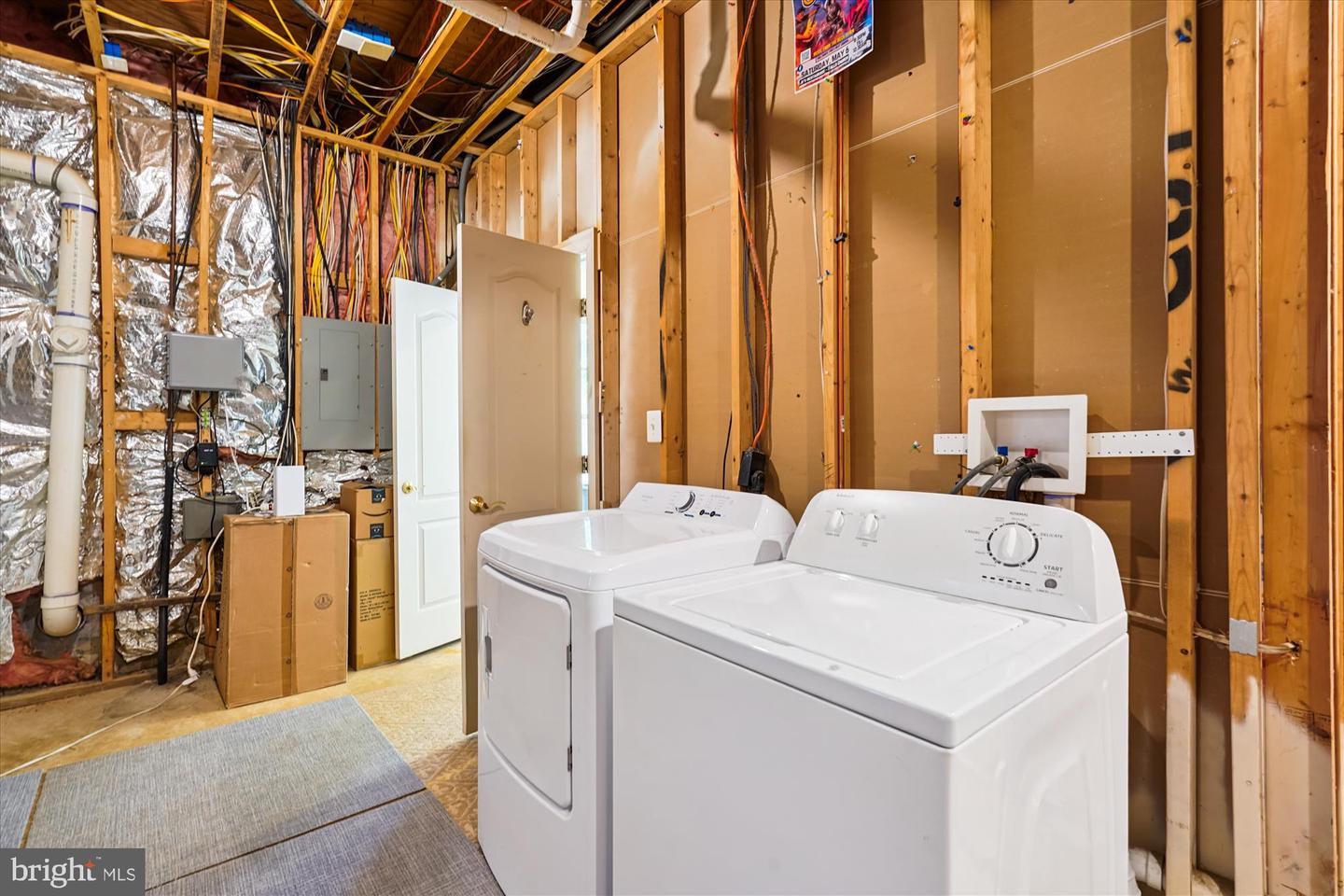 6975 IDYLWOOD RD, FALLS CHURCH, Virginia 22043, 5 Bedrooms Bedrooms, ,4 BathroomsBathrooms,Residential,For sale,6975 IDYLWOOD RD,VAFX2290330 MLS # VAFX2290330