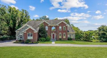 6975 IDYLWOOD RD, FALLS CHURCH, Virginia 22043, 5 Bedrooms Bedrooms, ,4 BathroomsBathrooms,Residential,For sale,6975 IDYLWOOD RD,VAFX2290330 MLS # VAFX2290330