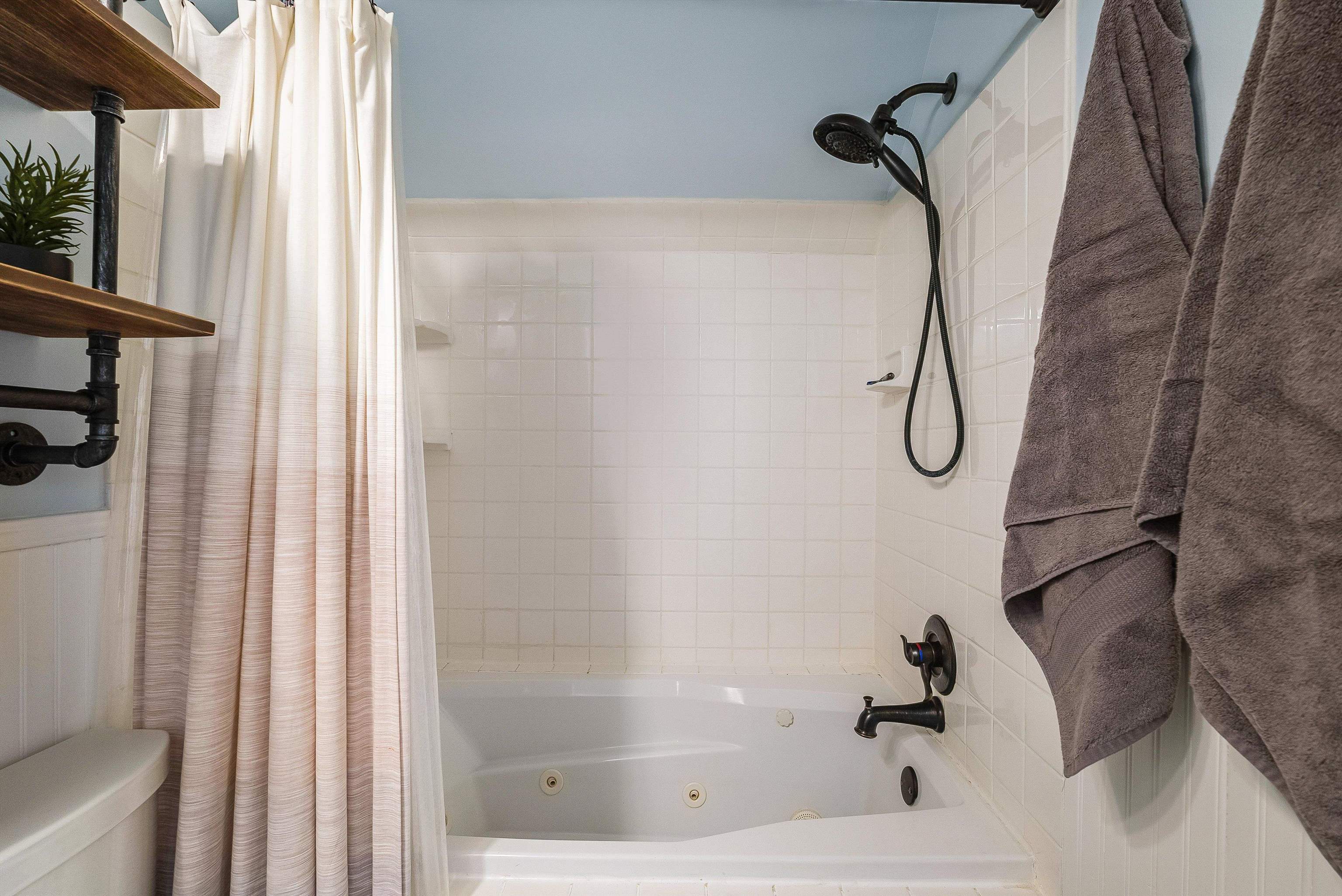 1894 HAWKSBILL RD, MCGAHEYSVILLE, Virginia 22840, 4 Bedrooms Bedrooms, ,2 BathroomsBathrooms,Residential,1894 HAWKSBILL RD,673062 MLS # 673062