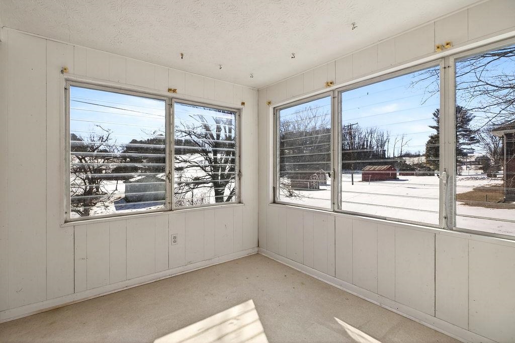 736 MIDDLEBROOK RD, STAUNTON, Virginia 24401, 3 Bedrooms Bedrooms, ,3 BathroomsBathrooms,Residential,736 MIDDLEBROOK RD,673207 MLS # 673207