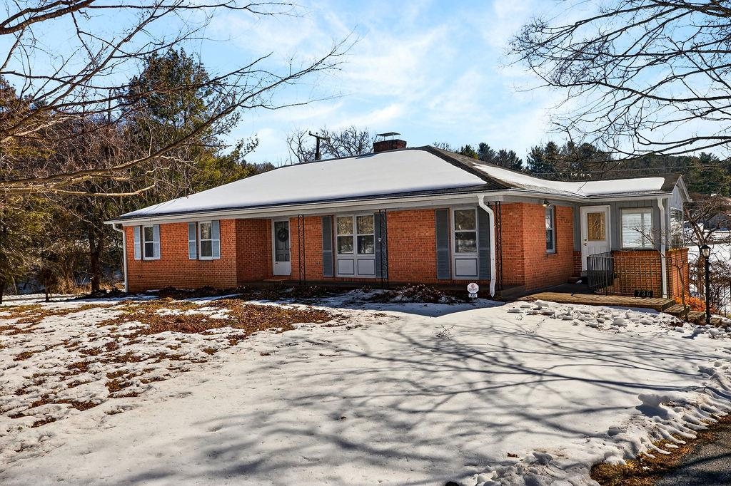 736 MIDDLEBROOK RD, STAUNTON, Virginia 24401, 3 Bedrooms Bedrooms, ,3 BathroomsBathrooms,Residential,736 MIDDLEBROOK RD,673207 MLS # 673207