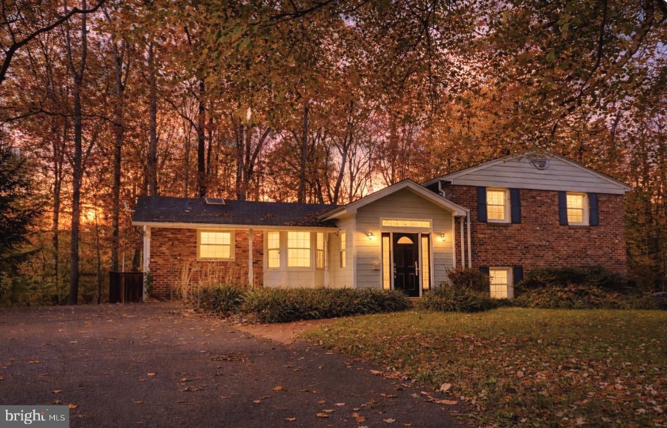 4962 SABRA LN, ANNANDALE, Virginia 22003, 5 Bedrooms Bedrooms, ,3 BathroomsBathrooms,Residential,For sale,4962 SABRA LN,VAFX2286722 MLS # VAFX2286722