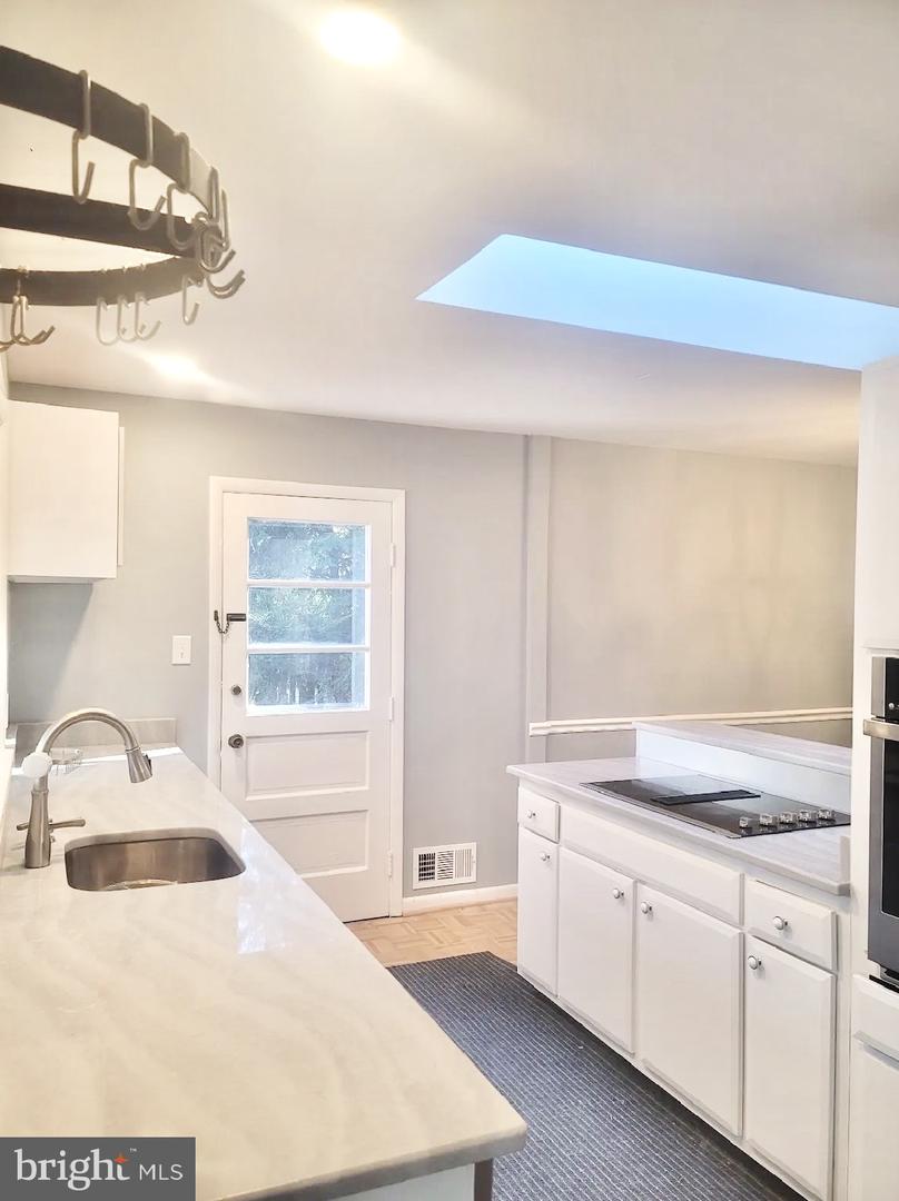 4962 SABRA LN, ANNANDALE, Virginia 22003, 5 Bedrooms Bedrooms, ,3 BathroomsBathrooms,Residential,For sale,4962 SABRA LN,VAFX2286722 MLS # VAFX2286722