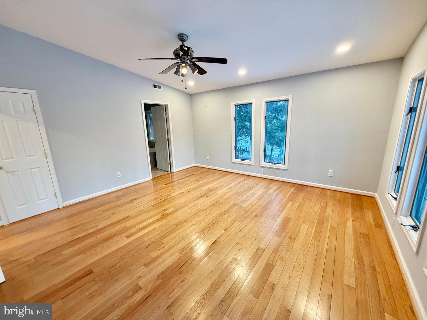 4962 SABRA LN, ANNANDALE, Virginia 22003, 5 Bedrooms Bedrooms, ,3 BathroomsBathrooms,Residential,For sale,4962 SABRA LN,VAFX2286722 MLS # VAFX2286722