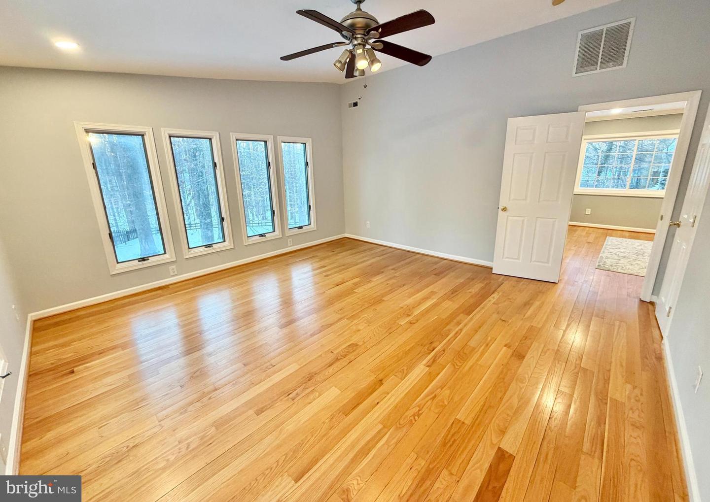 4962 SABRA LN, ANNANDALE, Virginia 22003, 5 Bedrooms Bedrooms, ,3 BathroomsBathrooms,Residential,For sale,4962 SABRA LN,VAFX2286722 MLS # VAFX2286722