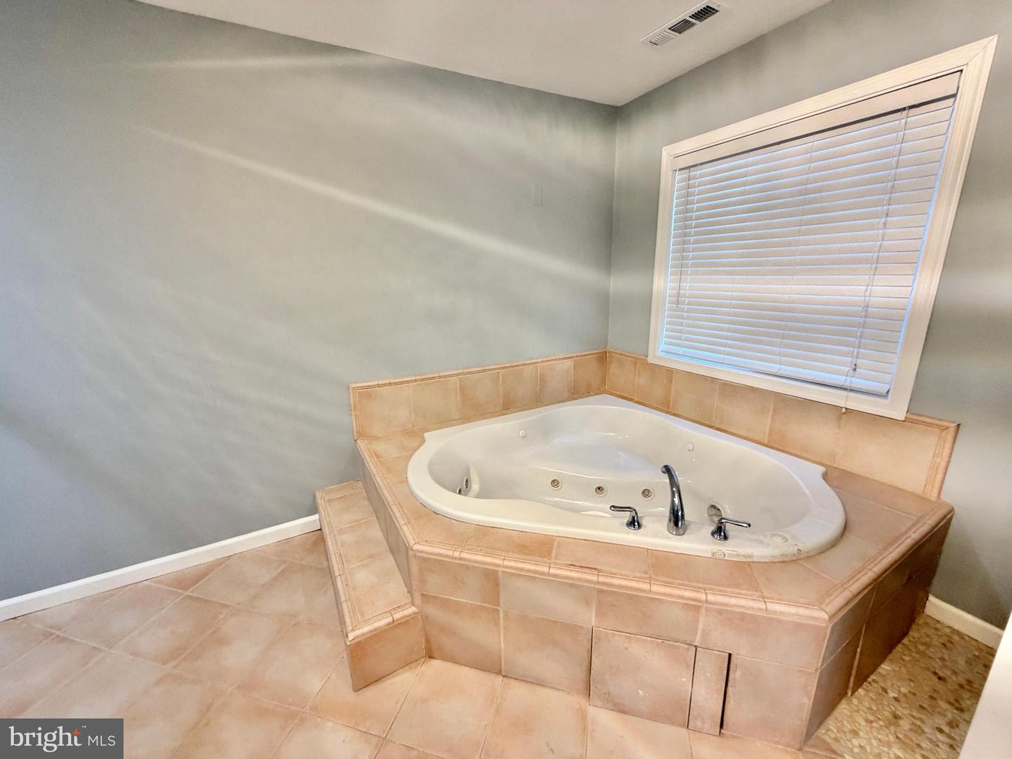 4962 SABRA LN, ANNANDALE, Virginia 22003, 5 Bedrooms Bedrooms, ,3 BathroomsBathrooms,Residential,For sale,4962 SABRA LN,VAFX2286722 MLS # VAFX2286722