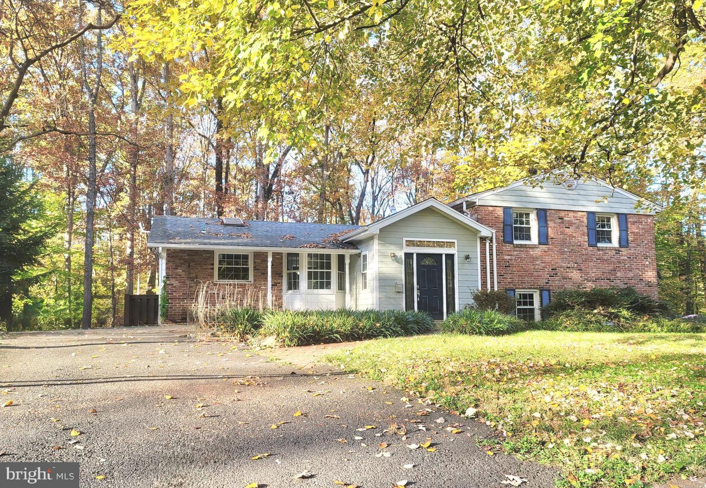 4962 SABRA LN, ANNANDALE, Virginia 22003, 5 Bedrooms Bedrooms, ,3 BathroomsBathrooms,Residential,For sale,4962 SABRA LN,VAFX2286722 MLS # VAFX2286722