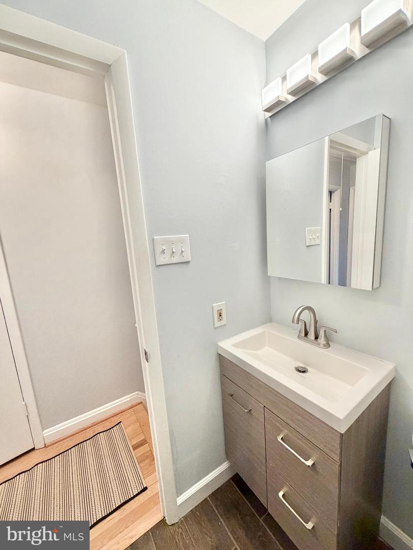 4962 SABRA LN, ANNANDALE, Virginia 22003, 5 Bedrooms Bedrooms, ,3 BathroomsBathrooms,Residential,For sale,4962 SABRA LN,VAFX2286722 MLS # VAFX2286722