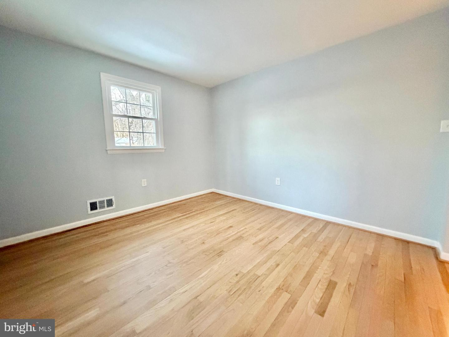 4962 SABRA LN, ANNANDALE, Virginia 22003, 5 Bedrooms Bedrooms, ,3 BathroomsBathrooms,Residential,For sale,4962 SABRA LN,VAFX2286722 MLS # VAFX2286722