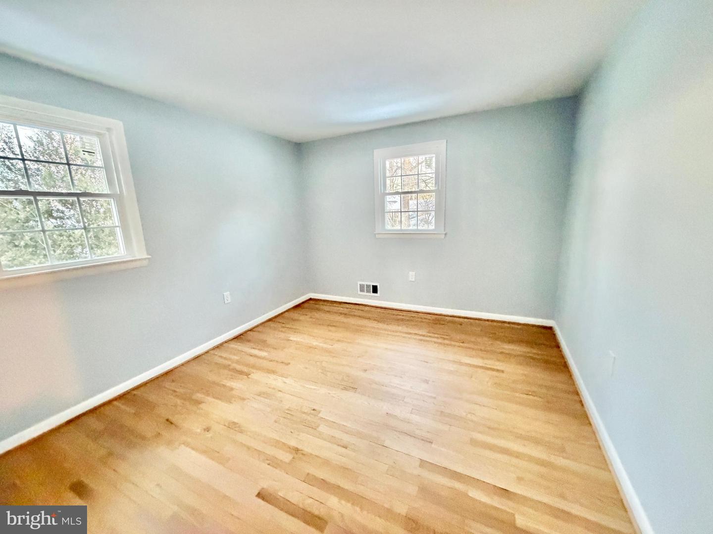 4962 SABRA LN, ANNANDALE, Virginia 22003, 5 Bedrooms Bedrooms, ,3 BathroomsBathrooms,Residential,For sale,4962 SABRA LN,VAFX2286722 MLS # VAFX2286722