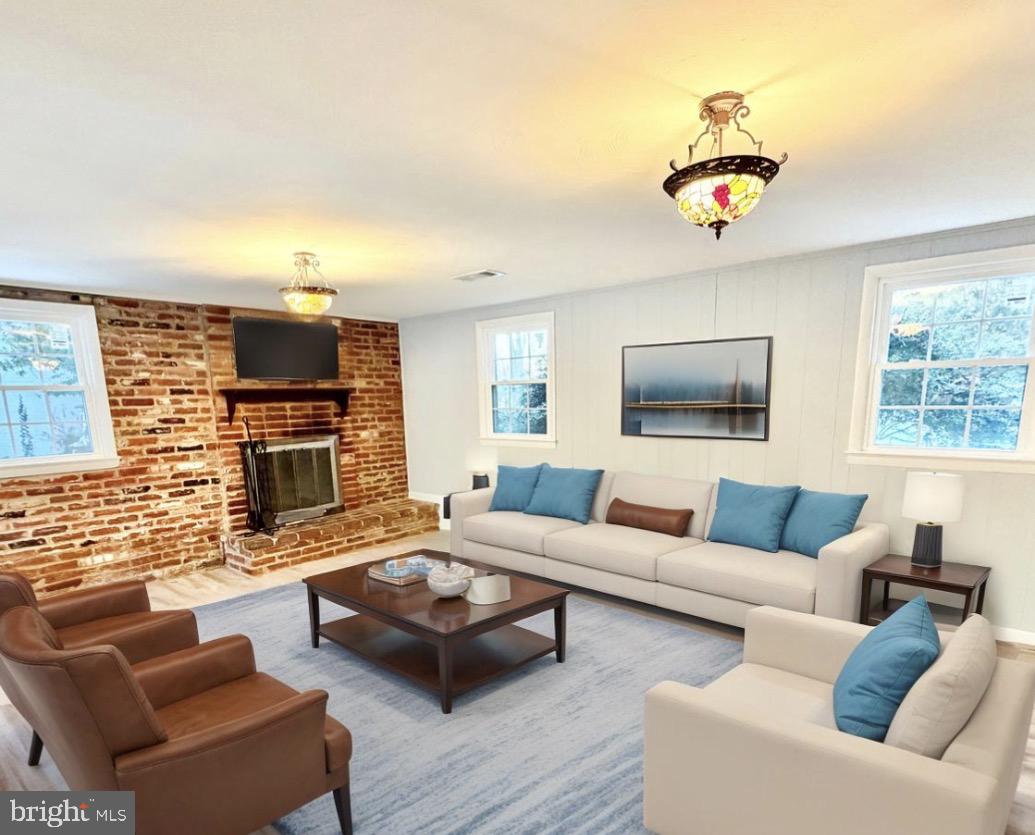 4962 SABRA LN, ANNANDALE, Virginia 22003, 5 Bedrooms Bedrooms, ,3 BathroomsBathrooms,Residential,For sale,4962 SABRA LN,VAFX2286722 MLS # VAFX2286722