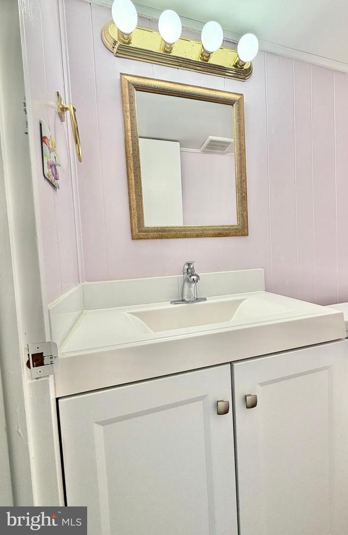 4962 SABRA LN, ANNANDALE, Virginia 22003, 5 Bedrooms Bedrooms, ,3 BathroomsBathrooms,Residential,For sale,4962 SABRA LN,VAFX2286722 MLS # VAFX2286722