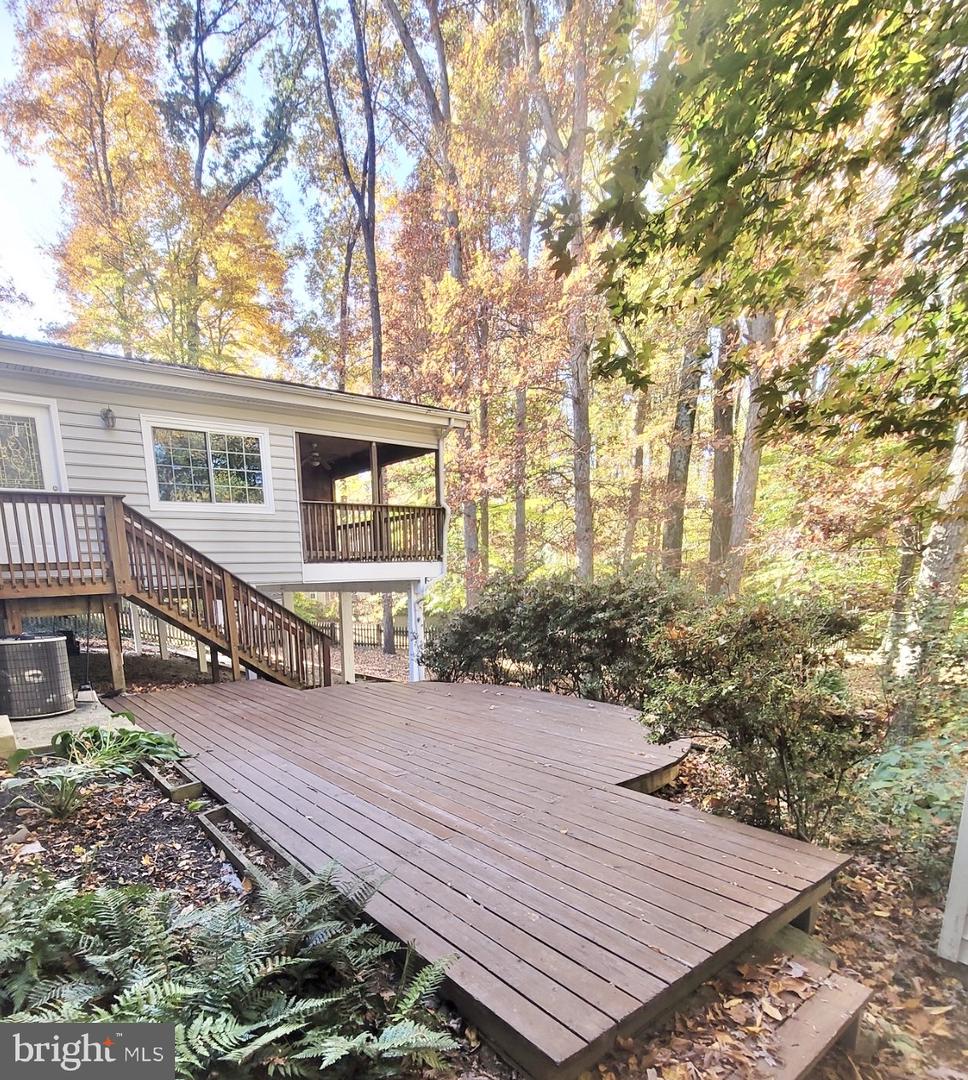 4962 SABRA LN, ANNANDALE, Virginia 22003, 5 Bedrooms Bedrooms, ,3 BathroomsBathrooms,Residential,For sale,4962 SABRA LN,VAFX2286722 MLS # VAFX2286722