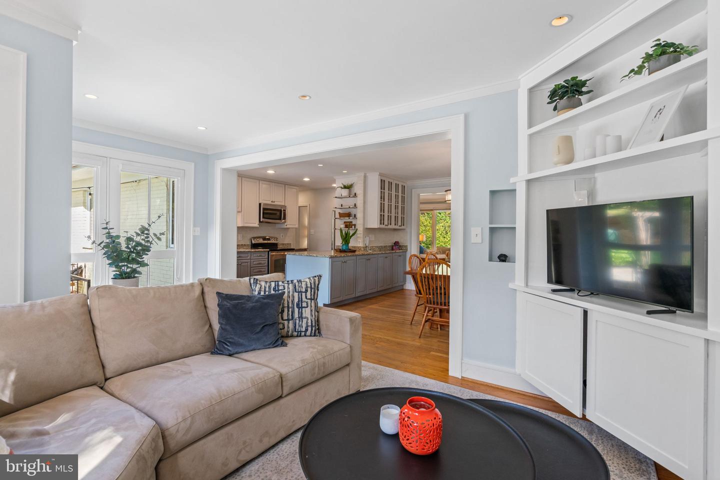 5191 LINNEAN TER NW, WASHINGTON, District Of Columbia 20008, 4 Bedrooms Bedrooms, 12 Rooms Rooms,3 BathroomsBathrooms,Residential,For sale,5191 LINNEAN TER NW,DCDC2242464 MLS # DCDC2242464