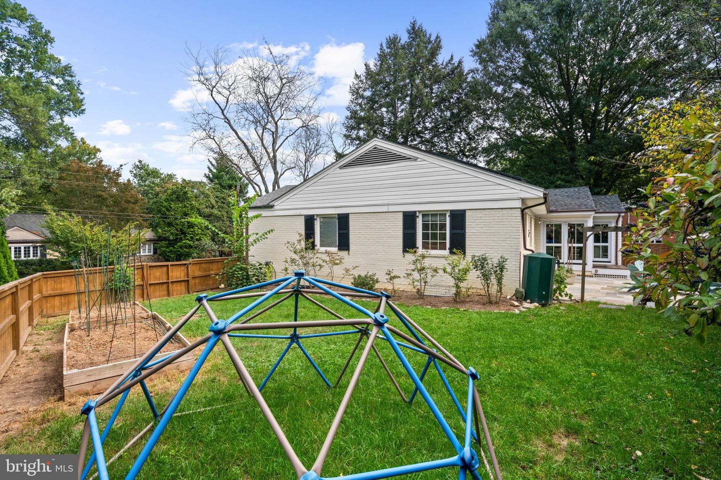 5191 LINNEAN TER NW, WASHINGTON, District Of Columbia 20008, 4 Bedrooms Bedrooms, 12 Rooms Rooms,3 BathroomsBathrooms,Residential,For sale,5191 LINNEAN TER NW,DCDC2242464 MLS # DCDC2242464