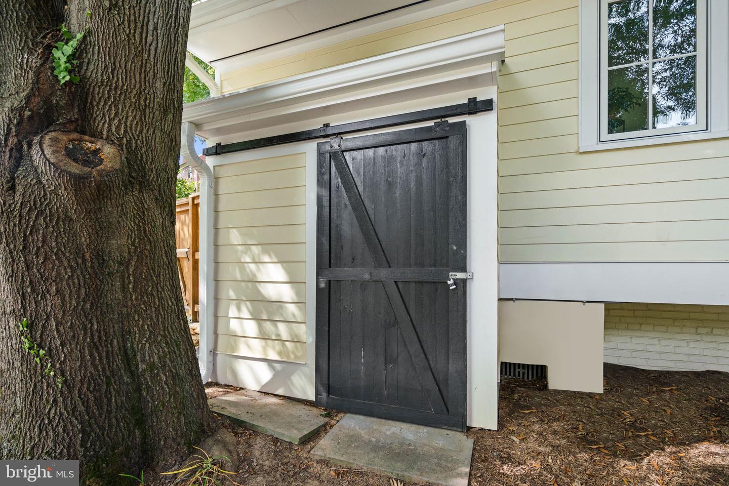 5191 LINNEAN TER NW, WASHINGTON, District Of Columbia 20008, 4 Bedrooms Bedrooms, 12 Rooms Rooms,3 BathroomsBathrooms,Residential,For sale,5191 LINNEAN TER NW,DCDC2242464 MLS # DCDC2242464